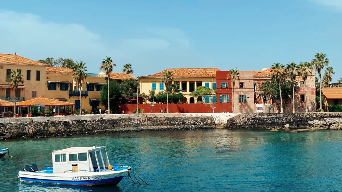 Île de Gorée : histoire, patrimoine et logistique d&rsquo;une visite depuis Dakar